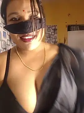 Snapshot of Radhikadavi879 chatting on 09/30/25, 05:07 Radhikadavi879 online show from 09/30/25, 05:07