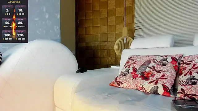 Snapshot of TOWERS21_ chatting on 02/12/25, 07:56 TOWERS21 online show from 02/12/25, 07:56