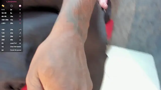 Snapshot of TOWERS21_ chatting on 03/12/25, 08:20 TOWERS21 online show from 03/12/25, 08:20