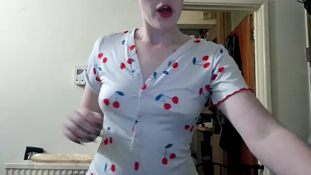 LexiSnowUK online show from 03/19/25, 05:50