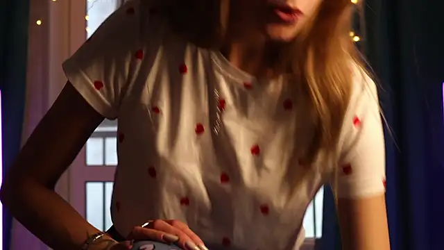 norakisses online show from 12/27/24, 10:01