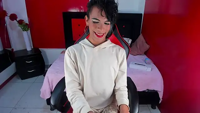 Snapshot of Strella_ferrera chatting on 03/04/25, 04:27 Strella ferrera online show from 03/04/25, 04:27