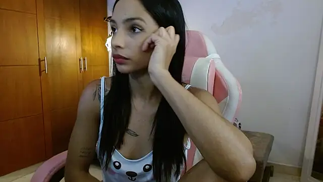 Snapshot of AnnitaSerna_ chatting on 11/12/25, 04:13 AnnitaSerna online show from 11/12/25, 04:13