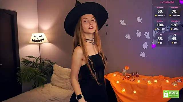 EsmaCarll online show from 10/30/25, 08:31