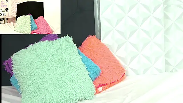 Snapshot of moan_sex2 chatting on 10/22/25, 04:40 moan sex2 online show from 10/22/25, 04:40