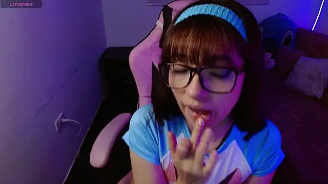 evie cloud online show from 03/19/25, 01:32