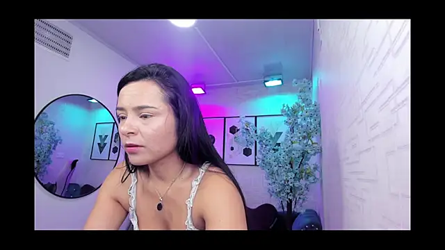Snapshot of Tiara_rr chatting on 05/21/26, 03:24 Tiara rr online show from 05/21/26, 03:24
