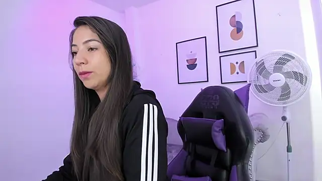 Ema louis  online show from 01/09/25, 12:30