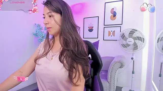 Ema louis  online show from 02/03/25, 12:47