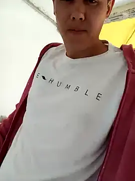 Snapshot of Mateus3040 chatting on 09/26/25, 03:05 Mateus3040 online show from 09/26/25, 03:05