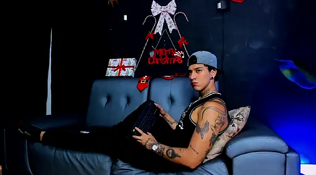 Snapshot of JUSTIN_FULLER1 chatting on 12/07/24, 01:51 JUSTIN FULLER1 online show from 12/07/24, 01:51