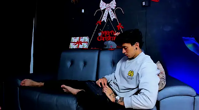 Snapshot of JUSTIN_FULLER1 chatting on 12/10/24, 12:16 JUSTIN FULLER1 online show from 12/10/24, 12:16