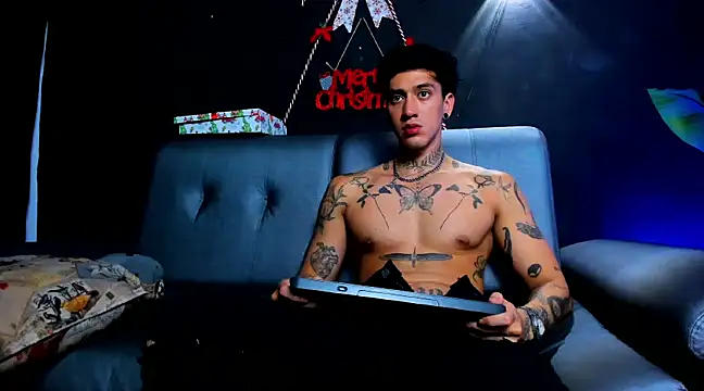 Snapshot of JUSTIN_FULLER1 chatting on 12/17/24, 11:05 JUSTIN FULLER1 online show from 12/17/24, 11:05