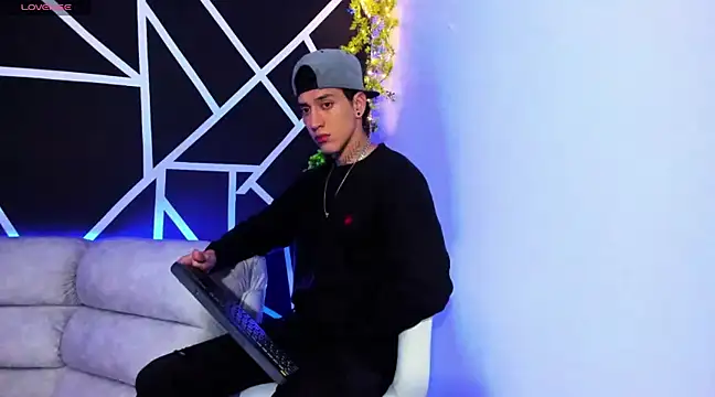 Snapshot of JUSTIN_FULLER1 chatting on 02/01/25, 02:58 JUSTIN FULLER1 online show from 02/01/25, 02:58