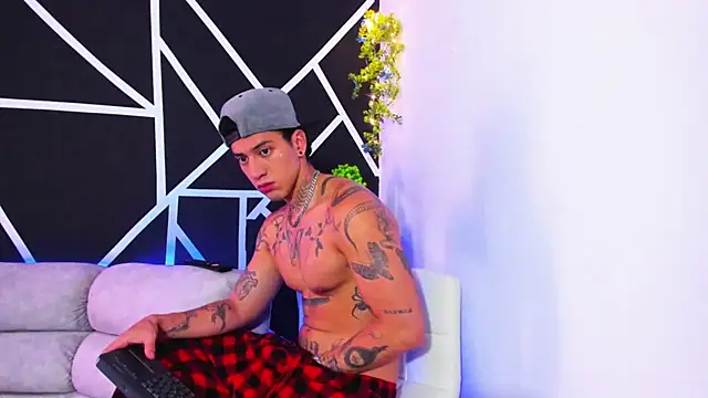 Snapshot of JUSTIN_FULLER1 chatting on 02/01/25, 02:34 JUSTIN FULLER1 online show from 02/01/25, 02:34