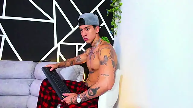 Snapshot of JUSTIN_FULLER1 chatting on 02/06/25, 03:20 JUSTIN FULLER1 online show from 02/06/25, 03:20