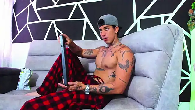 Snapshot of JUSTIN_FULLER1 chatting on 02/06/25, 06:24 JUSTIN FULLER1 online show from 02/06/25, 06:24