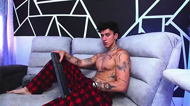 Snapshot of JUSTIN_FULLER1 chatting on 02/09/25, 08:24 JUSTIN FULLER1 online show from 02/09/25, 08:24