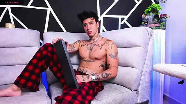 Snapshot of JUSTIN_FULLER1 chatting on 02/27/25, 10:42 JUSTIN FULLER1 online show from 02/27/25, 10:42