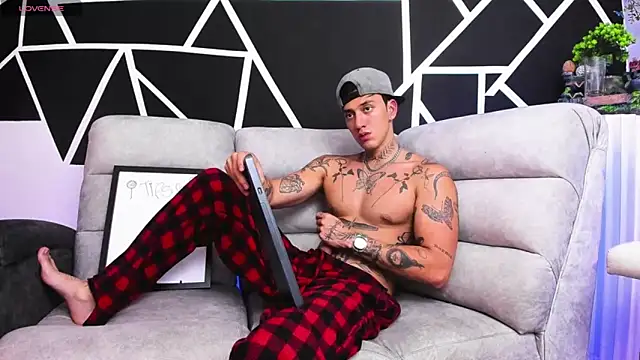 Snapshot of JUSTIN_FULLER1 chatting on 03/02/25, 07:34 JUSTIN FULLER1 online show from 03/02/25, 07:34