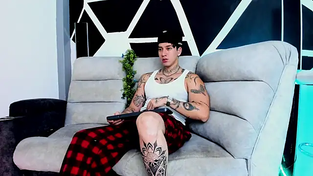 Snapshot of JUSTIN_FULLER1 chatting on 10/10/25, 03:33 JUSTIN FULLER1 online show from 10/10/25, 03:33