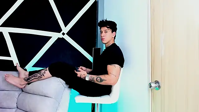 Snapshot of JUSTIN_FULLER1 chatting on 10/19/25, 03:45 JUSTIN FULLER1 online show from 10/19/25, 03:45