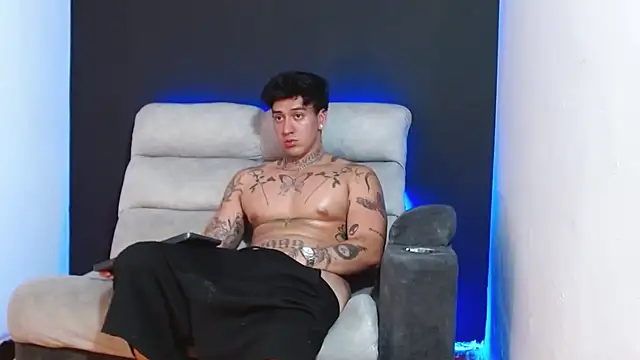 Snapshot of JUSTIN_FULLER1 chatting on 12/20/25, 08:32 JUSTIN FULLER1 online show from 12/20/25, 08:32