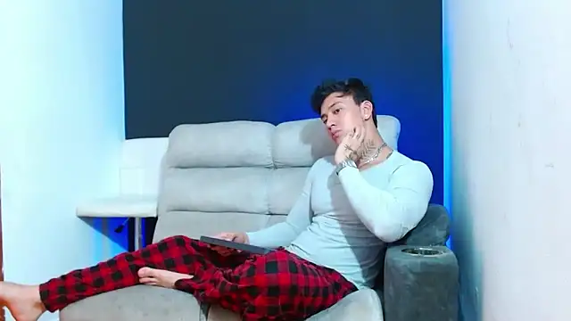 Snapshot of JUSTIN_FULLER1 chatting on 04/10/26, 08:02 JUSTIN FULLER1 online show from 04/10/26, 08:02