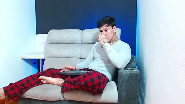 Snapshot of JUSTIN_FULLER1 chatting on 04/12/26, 12:37 JUSTIN FULLER1 online show from 04/12/26, 12:37