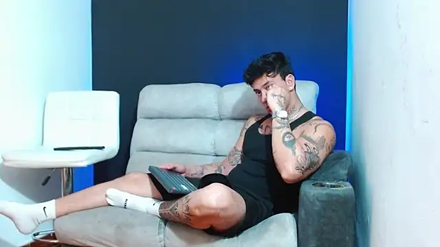 Snapshot of JUSTIN_FULLER1 chatting on 04/16/26, 05:08 JUSTIN FULLER1 online show from 04/16/26, 05:08