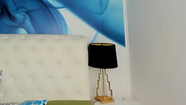 SkinnyDolly online show from 02/04/25, 04:05