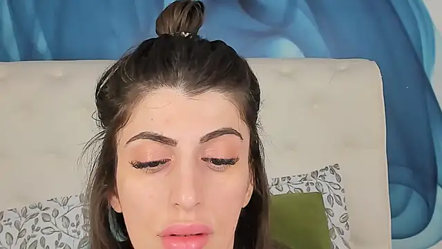 SkinnyDolly online show from 12/22/25, 03:14