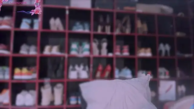 Indianbrownie online show from 12/24/24, 11:44