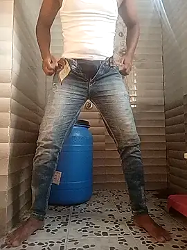 Snapshot of MrNick74 chatting on 12/16/24, 08:31 MrNick74 online show from 12/16/24, 08:31