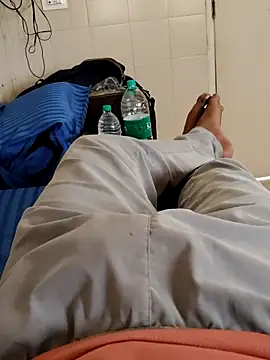 Snapshot of MrNick74 chatting on 10/29/25, 09:33 MrNick74 online show from 10/29/25, 09:33