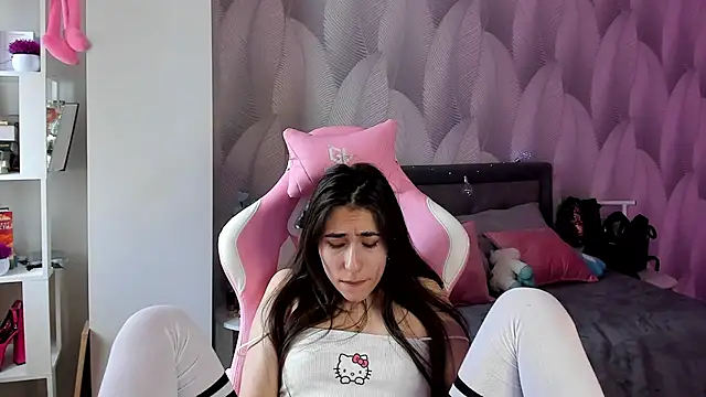 Snapshot of Bambiii_bby chatting on 02/14/25, 03:11 Bambiii bby online show from 02/14/25, 03:11