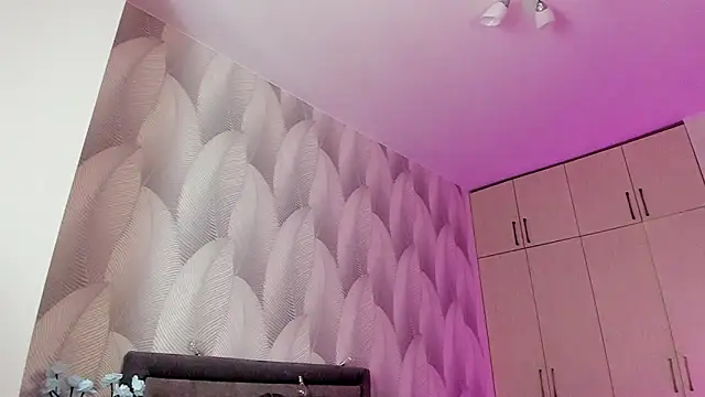 Snapshot of Bambiii_bby chatting on 03/08/25, 10:32 Bambiii bby online show from 03/08/25, 10:32