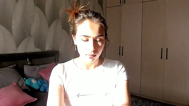 Snapshot of Bambiii_bby chatting on 09/20/25, 02:23 Bambiii bby online show from 09/20/25, 02:23