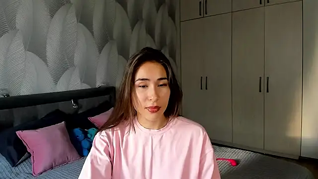 Snapshot of Bambiii_bby chatting on 09/26/25, 01:31 Bambiii bby online show from 09/26/25, 01:31