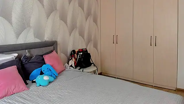 Snapshot of Bambiii_bby chatting on 11/11/25, 03:17 Bambiii bby online show from 11/11/25, 03:17