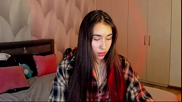 Snapshot of Bambiii_bby chatting on 12/02/25, 03:12 Bambiii bby online show from 12/02/25, 03:12