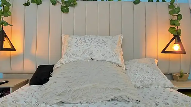 JulianaWaldo online show from 12/21/24, 04:14