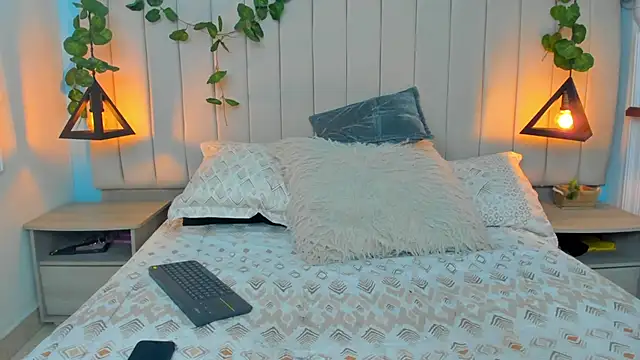 JulianaWaldo online show from 12/24/24, 01:28