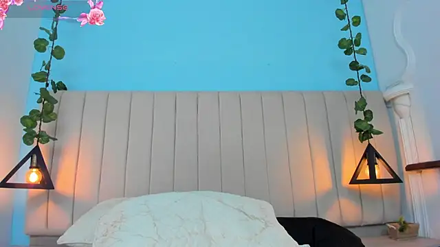 JulianaWaldo online show from 01/11/25, 04:14