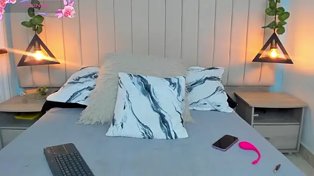 JulianaWaldo online show from 01/31/25, 01:02