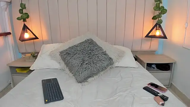 JulianaWaldo online show from 02/07/25, 01:11