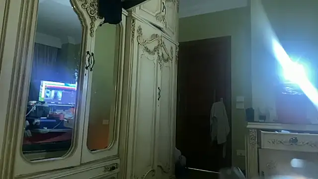 emylolo9 online show from 01/04/25, 04:32