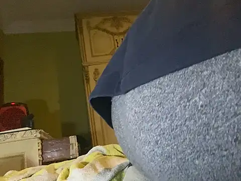 emylolo9 online show from 02/08/25, 11:55