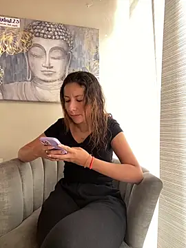 im lorein online show from 02/17/25, 01:53