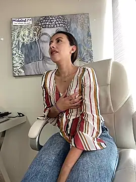 im lorein online show from 02/27/25, 12:45